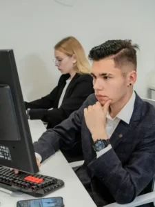 Gujarat’s IT sector is booming with tech parks in cities like Gandhinagar and Ahmedabad. Discover the top in-demand skills driving careers in this fast-growing ecosystem.